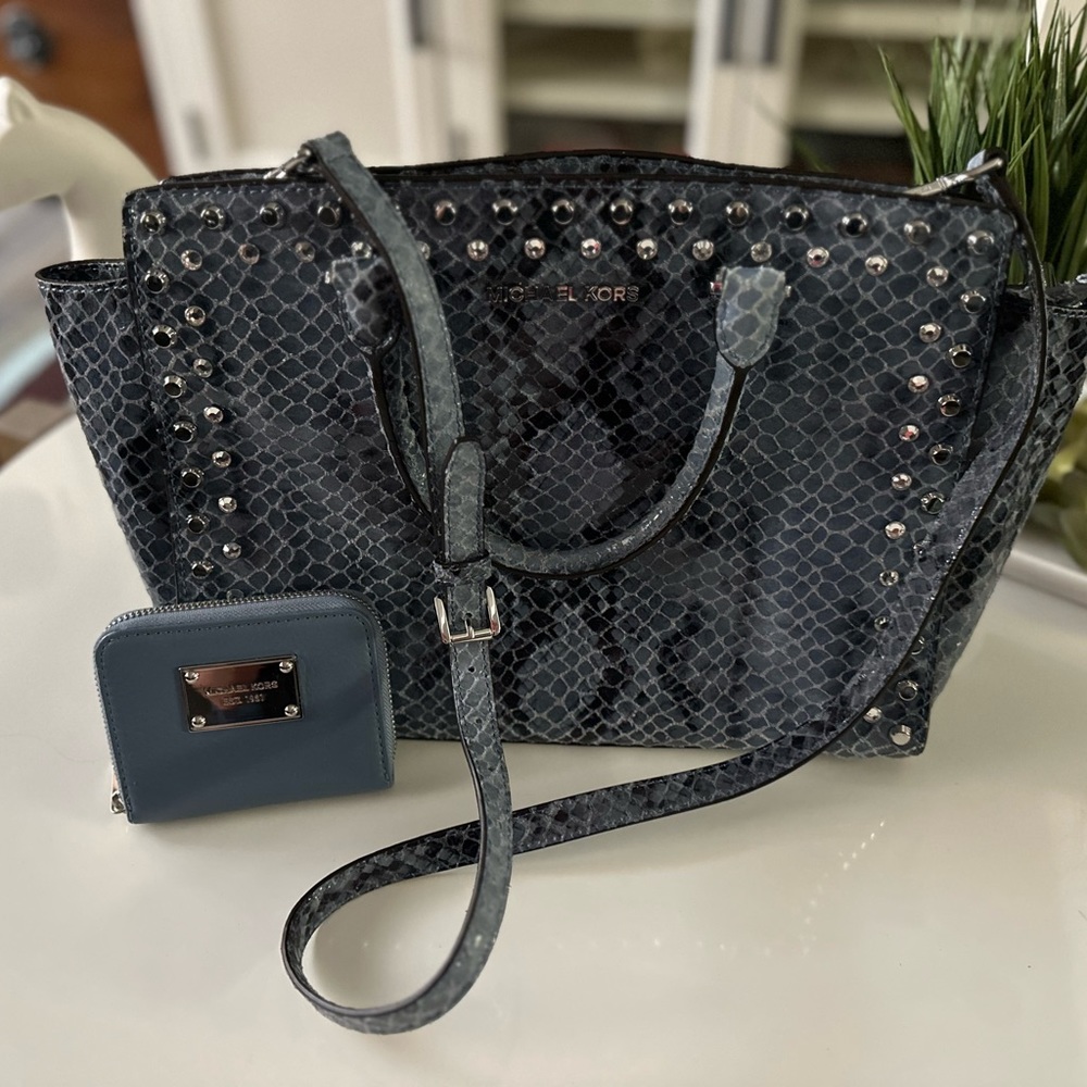 Michael Kors medium size handbag/purse w/matching zip wallet